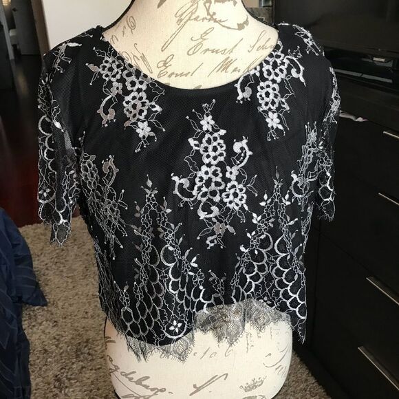 Lovers + friends sexy lace "affair" crop top Size L, New With Tags! - Picture 6 of 11